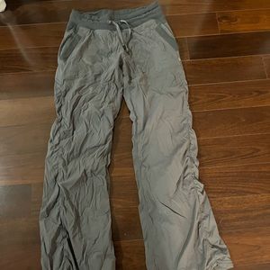 Lulu Lined athletic jogger/cover pants.